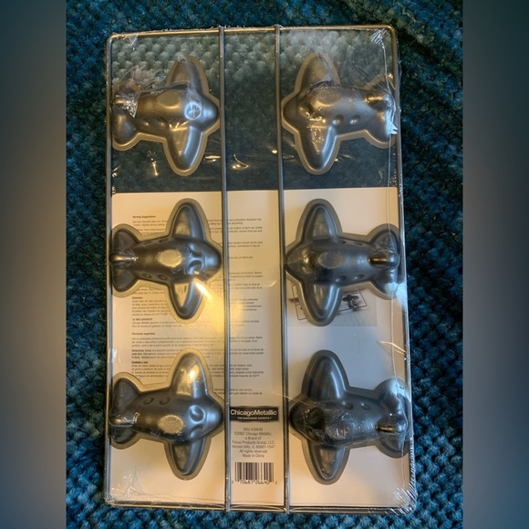 AIRPLANE mini cakes Non Stick Muffin, Cupcake Chicago Metallic Bakeware.6-cavity - Picture 2 of 5